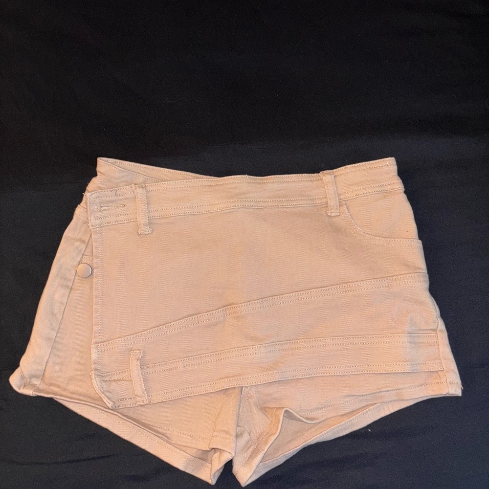 Chic Tan Women's Skorts